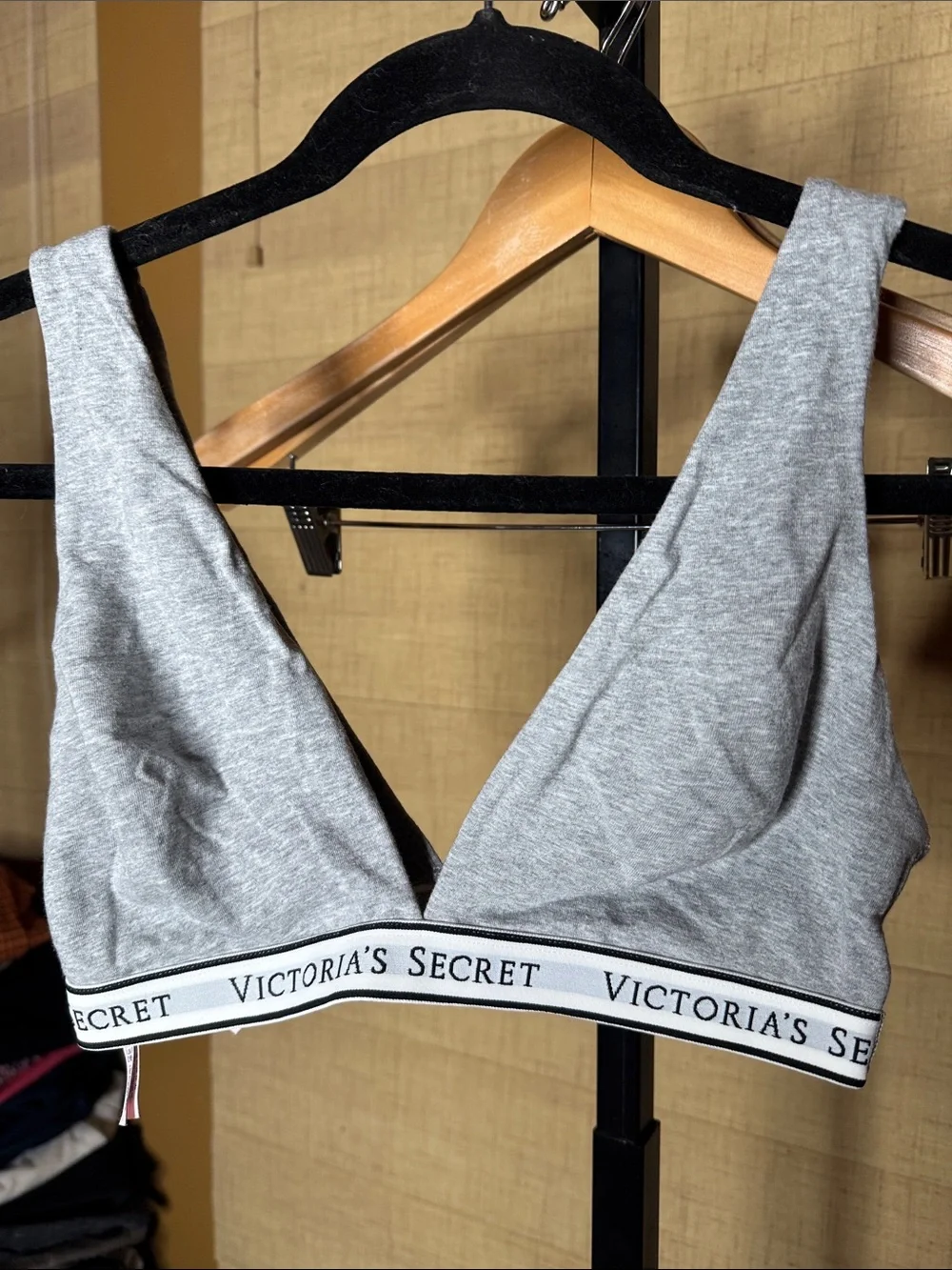 NWOT Victoria’s Secret Wireless Cotton Plunge Bralette Gray Logo Band Small